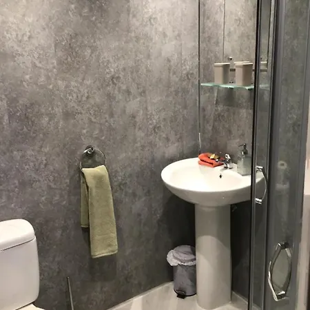 Ravensworth House 4*