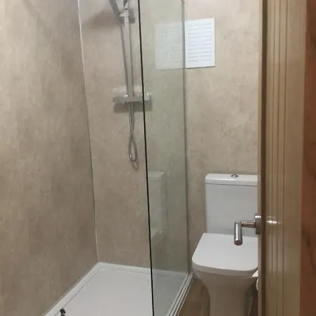 Ravensworth House 4*